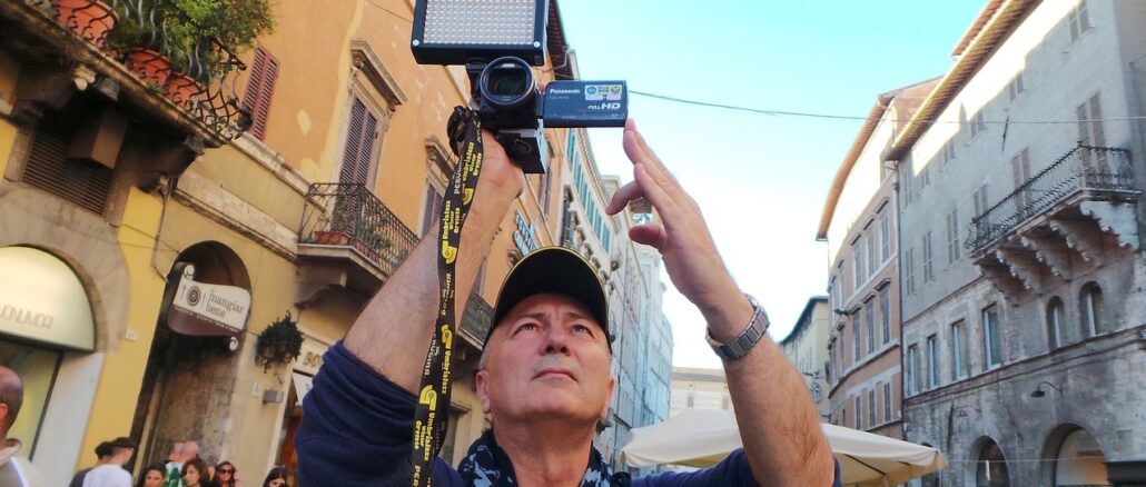 Giornalismo crossmediale: nuovo approccio per narrazione plurale